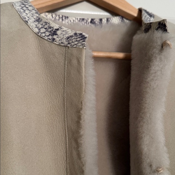 Stunning grey/taupe lamb shearling reversible coat. Size M NWOT - Picture 5 of 7